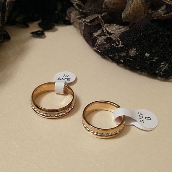 Gold and Crystal Band Ring! - Picture 5 of 7